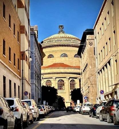 Un Raggio Di Sole Al Massimo Lägenhet Palermo Exteriör bild